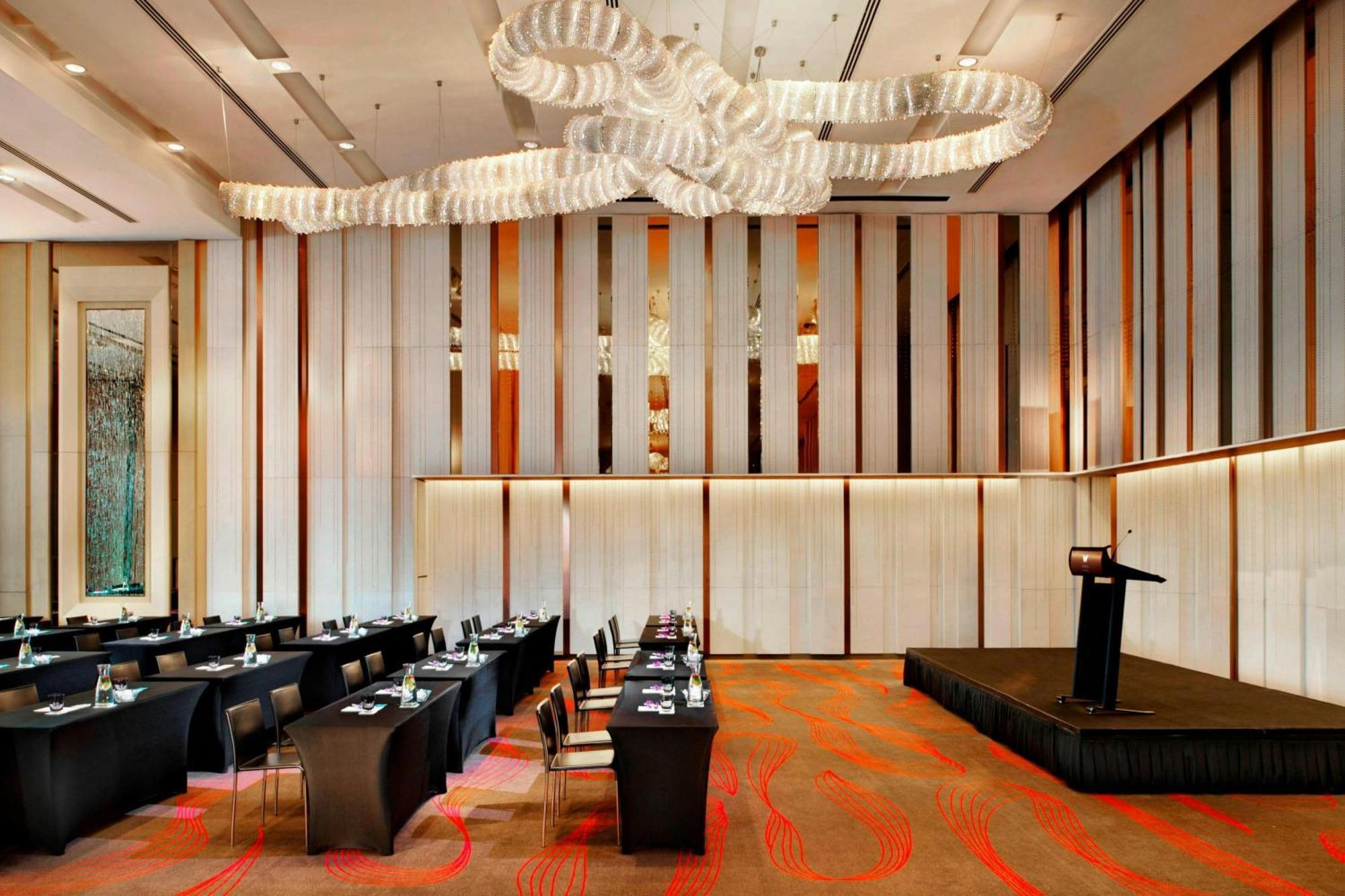 W Hotel 5*